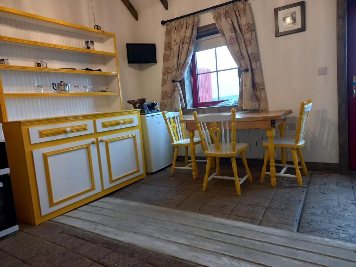 Geraghtys Farmyard Pods Hotel Belmullet Kültér fotó