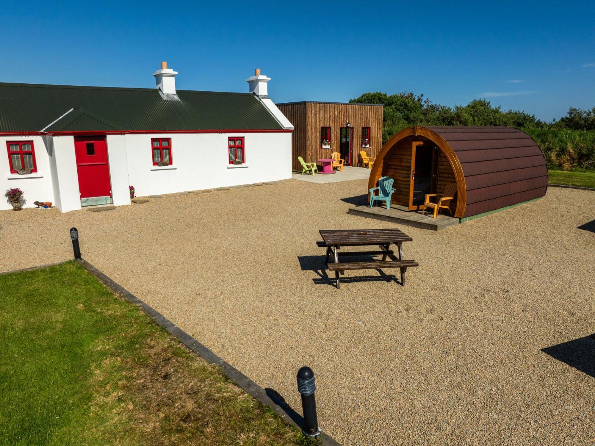 Geraghtys Farmyard Pods Hotel Belmullet Kültér fotó