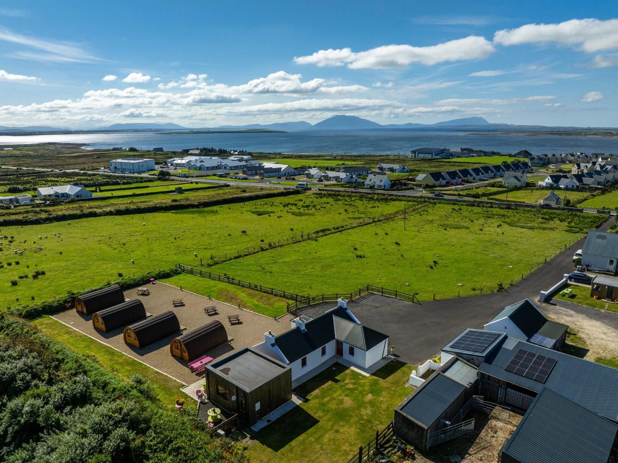 Geraghtys Farmyard Pods Hotel Belmullet Kültér fotó