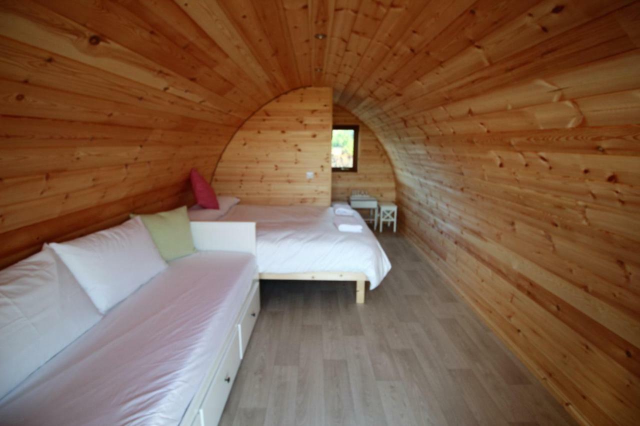 Geraghtys Farmyard Pods Hotel Belmullet Kültér fotó